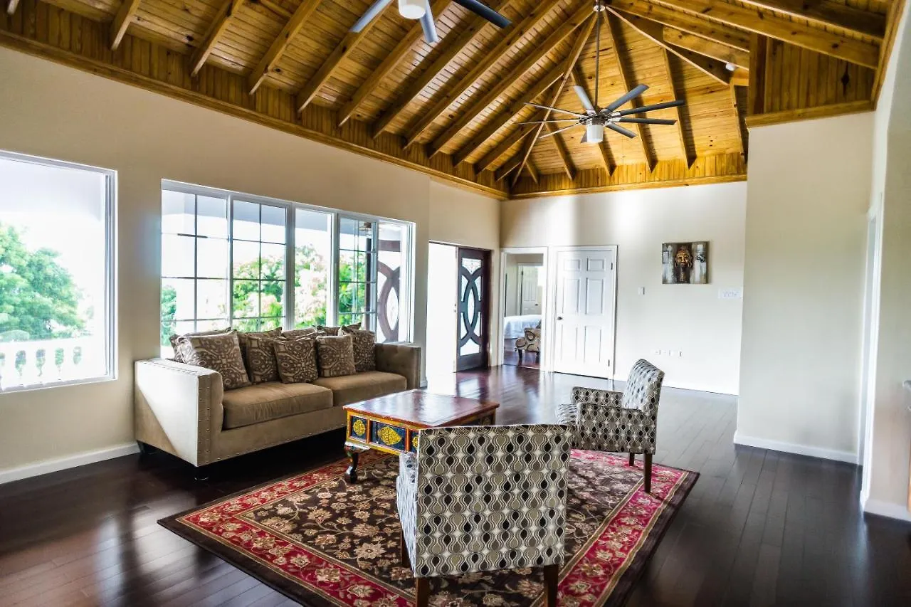 Blue Paloma Bed & Breakfast 루세아